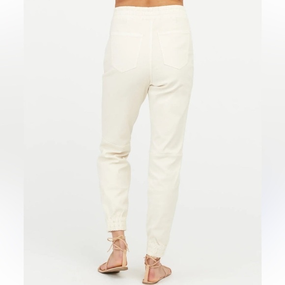 SPANX Stretch Twill Cargo Jogger with Ankle Zip in Parchm Cream Size 1X - Picture 13 of 16